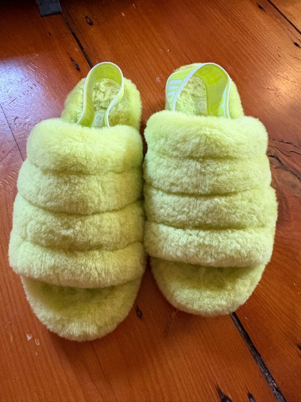Ugg slippers size 6